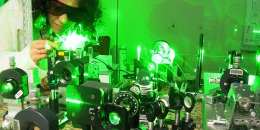 Dispositif expérimental du laser à fibre. ©Foton CNRS